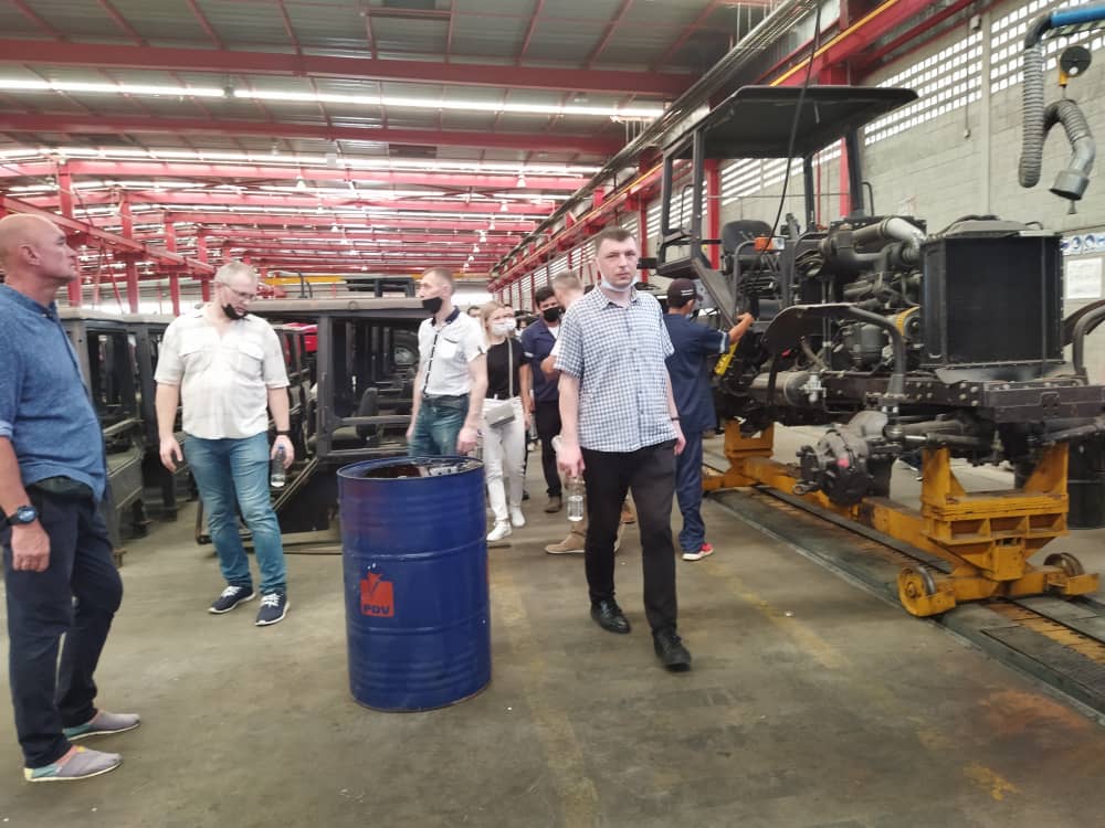 Equipos técnicos de Belarús llegan a Venezuela para avanzar en reactivación  de fábrica de tractores y camiones