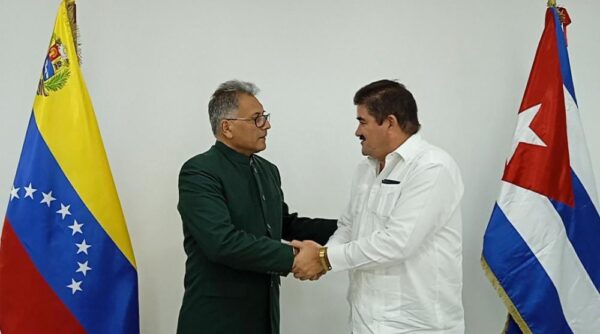 Venezuela y Cuba avanzan en cooperación mutua