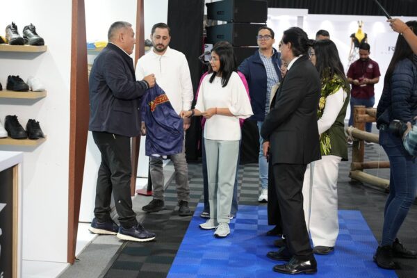 Vicepresidenta Delcy Rodríguez inaugura Expo Feria Textil 2025 para consolidar la soberanía textil y del calzado